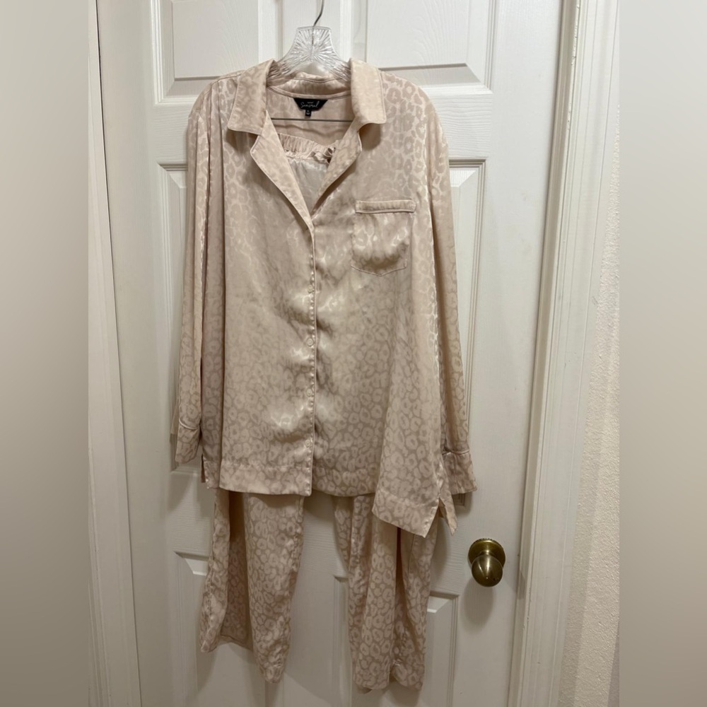 Soma XL Ivory PJs leopard 2 pc. Set